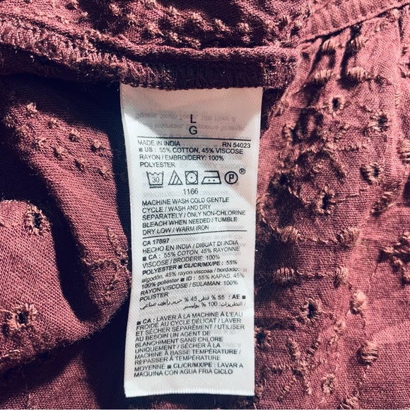 Old Navy Women’s Purple Blouse with Button Detail - Picture 6 of 7